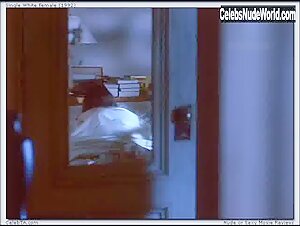 Jennifer Jason Leigh Falshing , boobs in Single White Female (1992) 20