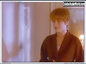 Jennifer Jason Leigh Gets Dressed , boobs in Single White Female (1992) 11