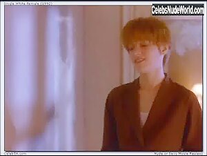 Jennifer Jason Leigh Gets Dressed , boobs in Single White Female (1992) 3