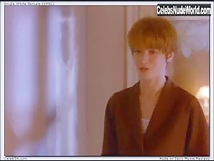 Jennifer Jason Leigh Gets Dressed , boobs in Single White Female (1992) 4