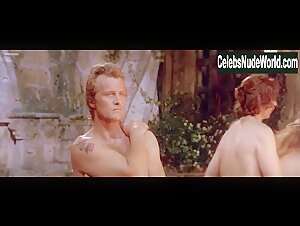 Jennifer Jason Leigh boobs , Blonde in Flesh and Blood (1985) 20
