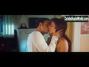 Jennifer Lopez in Boy Next Door (2015) 13