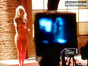 Jennifer Walcott in Playboy: On the Set (2002) 2
