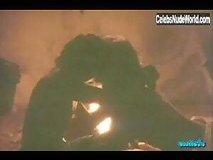 Jewel Shepard Couple , Kissing in Christina y la reconversion sexual (1984) 11