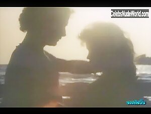 Jewel Shepard Outdoor , Kissing in Christina y la reconversion sexual (1984)