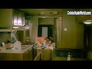 Josie Bissett in Paura nel buio (1989) 6