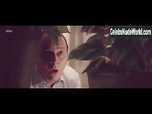 Juana Acosta shower , hot scene in Jefe (2018) 4
