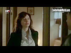 Judita Frankovic Kissing , Brunette in Pocivali u miru (series) (2013) 3