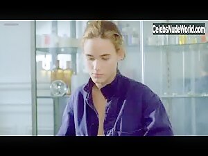 Judith Godreche in La desenchantee (1990) 10