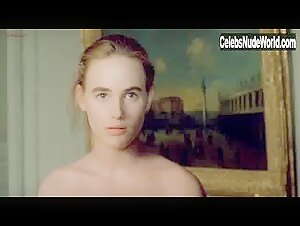 Judith Godreche in La desenchantee (1990) 18
