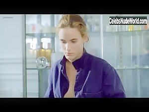 Judith Godreche in La desenchantee (1990) 9