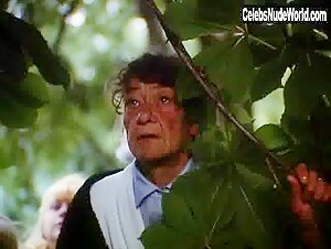 Juli Basti in Bananhejkeringo (1987) 14