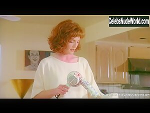Julianne Moore in Short Cuts (1993) 14