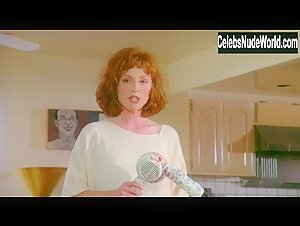 Julianne Moore in Short Cuts (1993) 15