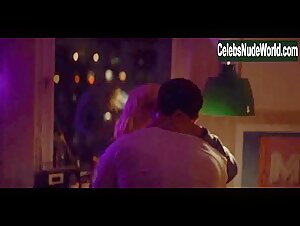 Julia Ragnarsson Kissing , Blonde in Fartblinda (series) (2019) 17