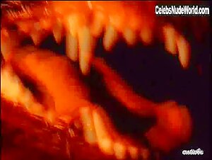 Julie Cialini Outdoor , Blonde in Wolfhound (2002) 14