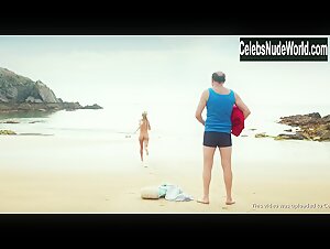 Julie Engelbrecht in Les vacances du petit Nicolas (2014) 15