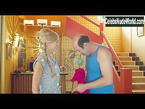 Julie Engelbrecht in Les vacances du petit Nicolas (2014) 2