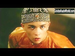 Julie Lee Wa-Yuet Exotic , Explicit in Man qing jin gong qi an (1994) 5