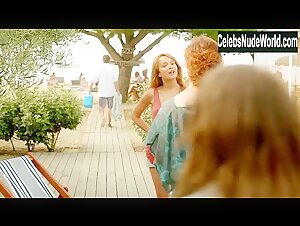 Juliet Lemonnier Bikini , Beach in Hotel de la plage (series) (2014) 4