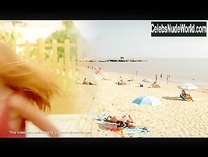 Juliet Lemonnier Bikini , Beach in Hotel de la plage (series) (2014) 8