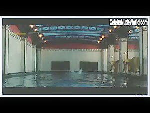Juliette Binoche Pool , Explicit in Decalage horaire (2002) 1