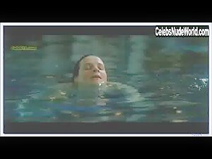 Juliette Binoche Pool , Explicit in Decalage horaire (2002)