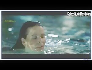 Juliette Binoche Pool , Explicit in Decalage horaire (2002) 16