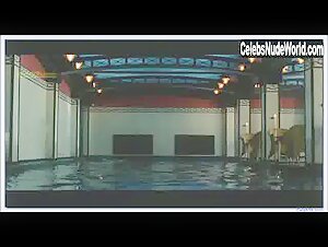 Juliette Binoche Pool , Explicit in Decalage horaire (2002) 4