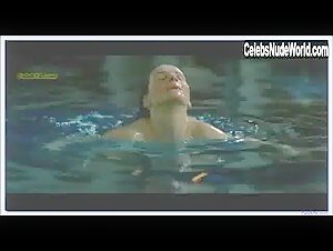 Juliette Binoche Pool , Explicit in Decalage horaire (2002) 7