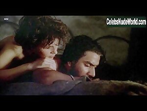 Juliette Binoche in English Patient (1996) 16