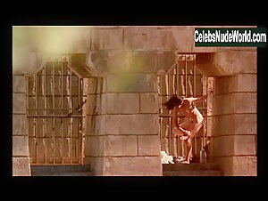 Juliette Binoche Explicit , boobs in Les amants du Pont-Neuf (1991) 1