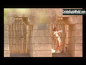 Juliette Binoche Explicit , boobs in Les amants du Pont-Neuf (1991) 19