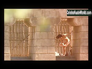 Juliette Binoche Explicit , boobs in Les amants du Pont-Neuf (1991) 3