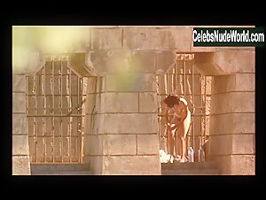 Juliette Binoche Explicit , boobs in Les amants du Pont-Neuf (1991) 7