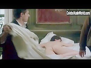 Juliette Binoche Butt , Brunette in Rendez-vous (1985) 11