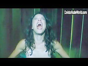 Kari Wuhrer boobs , Nipple in King of the Ants (2003) 10