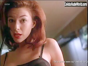 Kari Wuhrer in Red-Blooded American Girl 2 (1997) 13