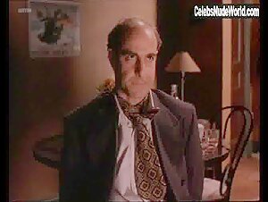 Kari Wuhrer in Sex and the Other Man (1995) 12