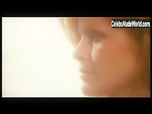 Karin Schubert in Emanuelle - Perche violenza alle donne (1977) 5