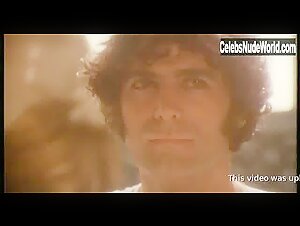 Karin Schubert in Emanuelle - Perche violenza alle donne (1977) 9