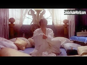 Karin Schubert Threesome , Nipple in Emanuelle - Perche violenza alle donne (1977) 5