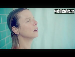 Karin Viard in Chanson douce (2019) 19