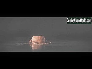 Katarzyna Dabrowska in Agnieszka Hekiert: Genesis (music video) (2018) 19