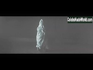 Katarzyna Dabrowska in Agnieszka Hekiert: Genesis (music video) (2018) 5