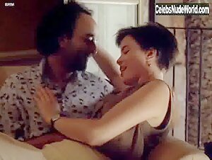 Kate Beckinsale Kissing , Brunette in Uncovered (1994) 5
