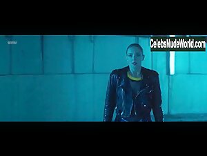 Kate Moran in Un couteau dans le coeur (2018) 12