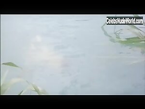 Kate Winslet nude, boobs scene in Iris (2001) 10