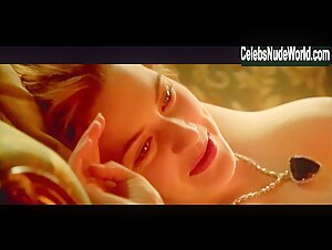 Kate Winslet nude , painting scene in Titanic (1997) 17