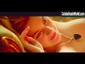 Kate Winslet nude , painting scene in Titanic (1997) 18